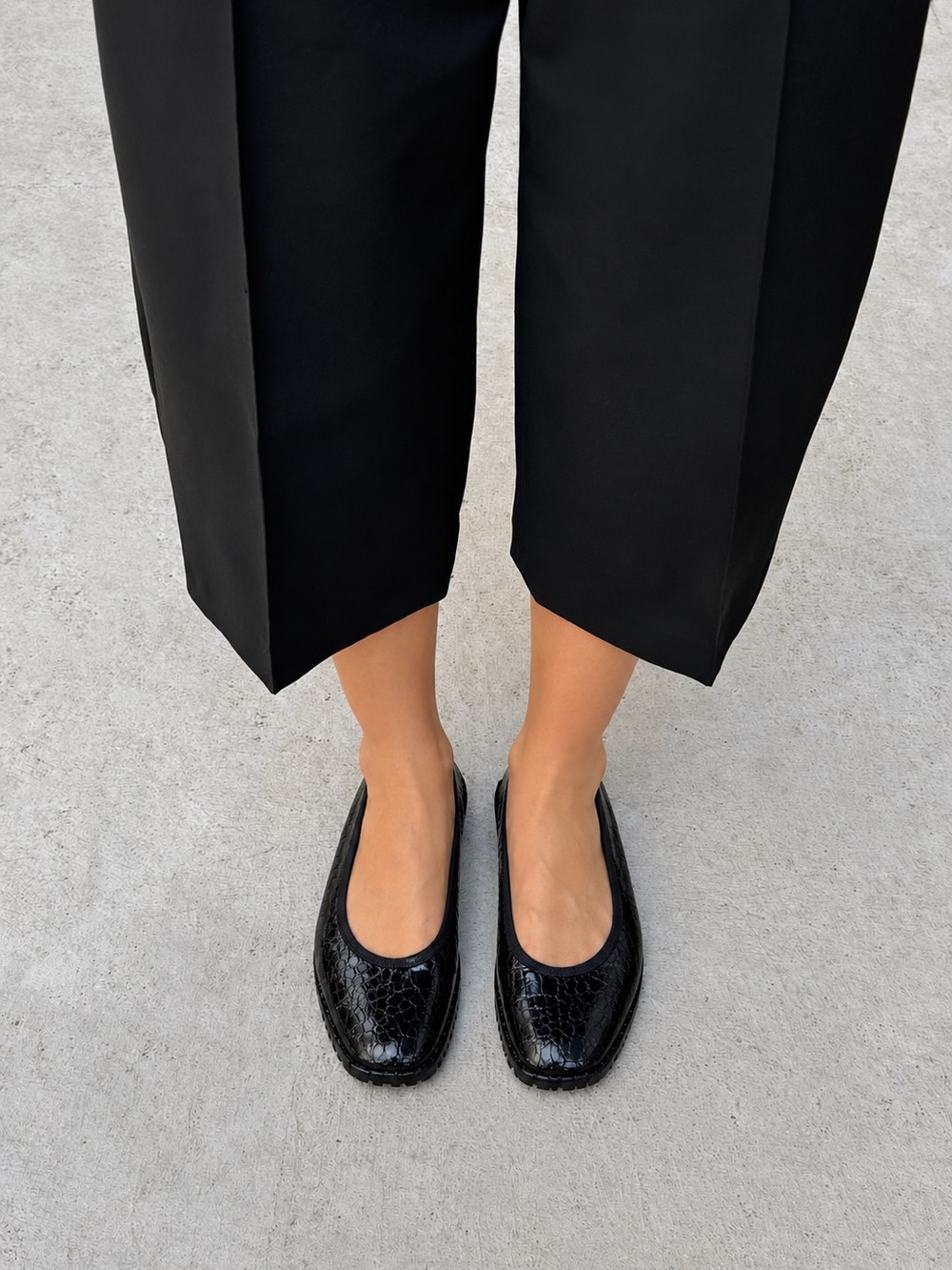 Eric Michael Italian Leather Black Croc Flats Size 38, US Size 7.5/8